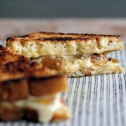 CHEDDAR PASTIRMA TOST